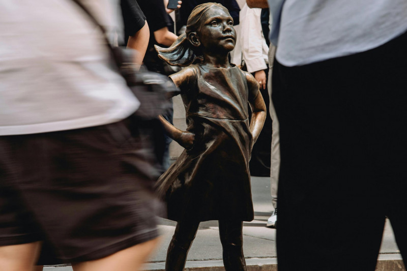 Fearless Girl statue in new york city